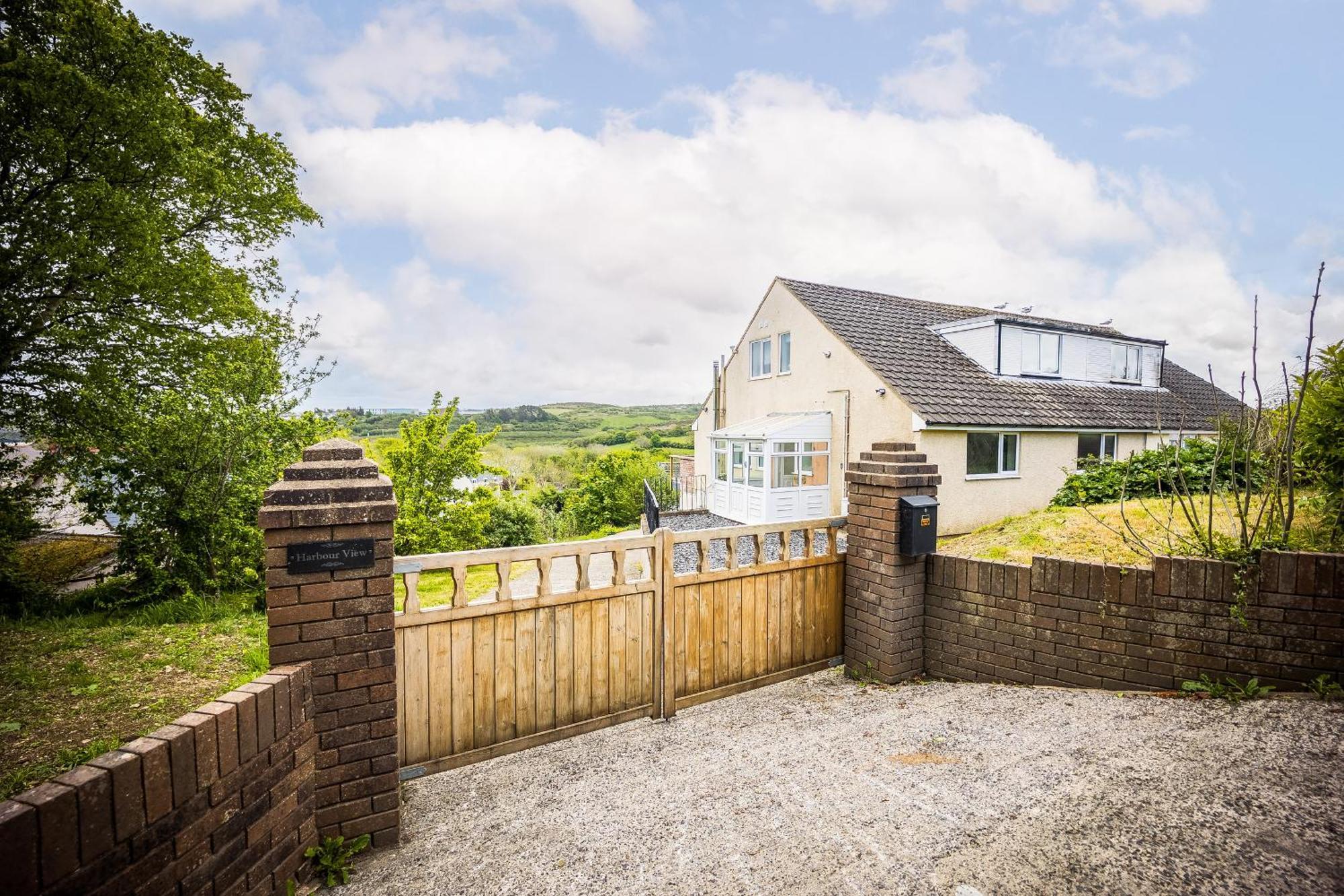 Harbour View Goodwick Villa Exterior photo